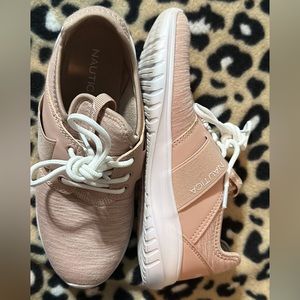 Nautica Girls Size 3 Pink Rose colored shoes LIKE NEW! ⭐️